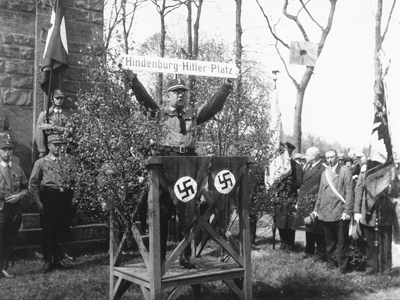 Verl erhielt 1933 einen Hindenburg-Hitler-Platz. Foto: Heimatverein Verl e.V.